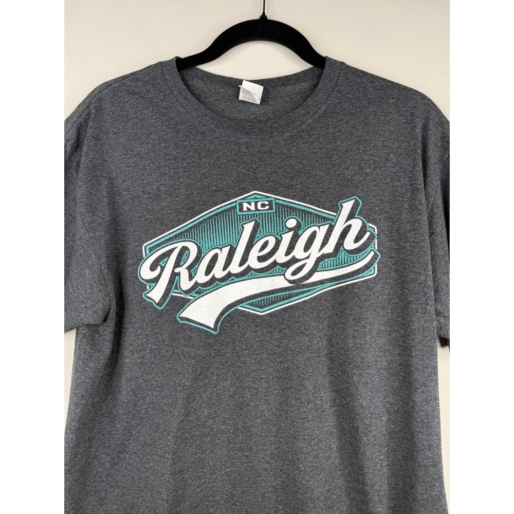 Raleigh NC Graphic T-Shirt Mens Medium Gray Short Sleeve Cotton Blend Tee